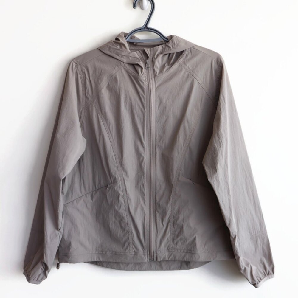Women's Zip-Up Nylon/Spandex Jacket in Taupe - Joe Fresh Active - Size Small